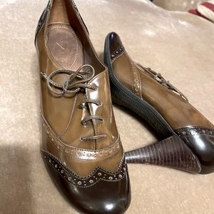 Tahari patent leather shoes